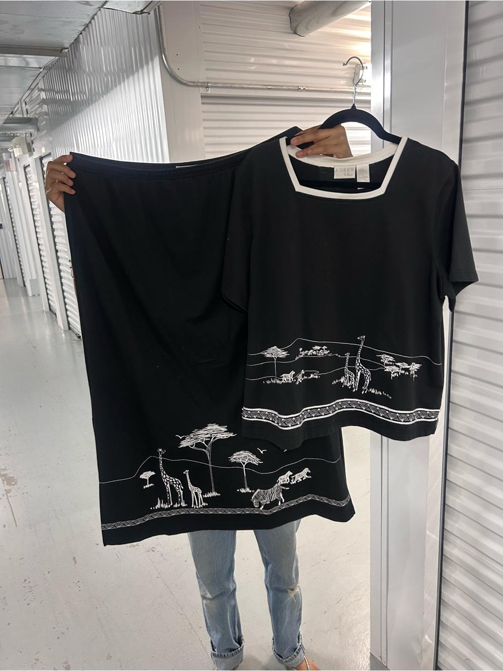 VTG Koret Black Top and skirt set Safari embroidered wildlife scene size 1X